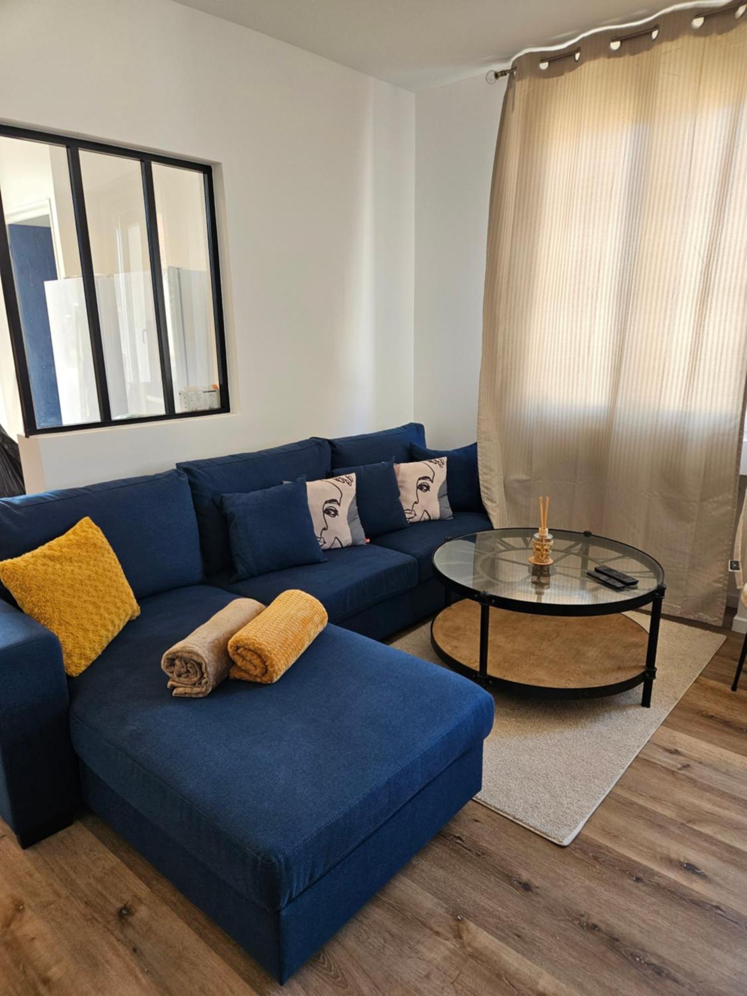 Maison Spacieuse Privatisee Ou A La Chambre - Places De Parking Saint-Michel  Zewnętrze zdjęcie