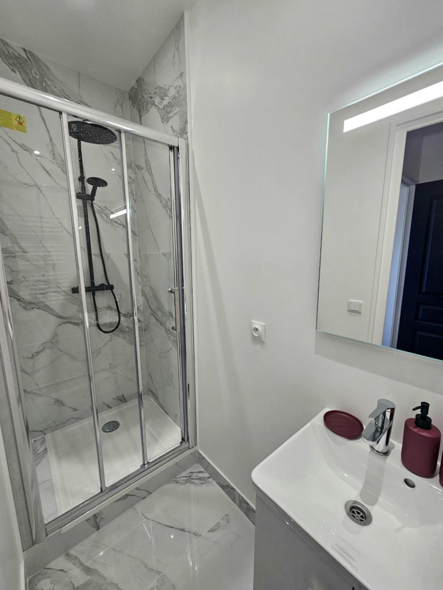 Maison Spacieuse Privatisee Ou A La Chambre - Places De Parking Saint-Michel  Zewnętrze zdjęcie